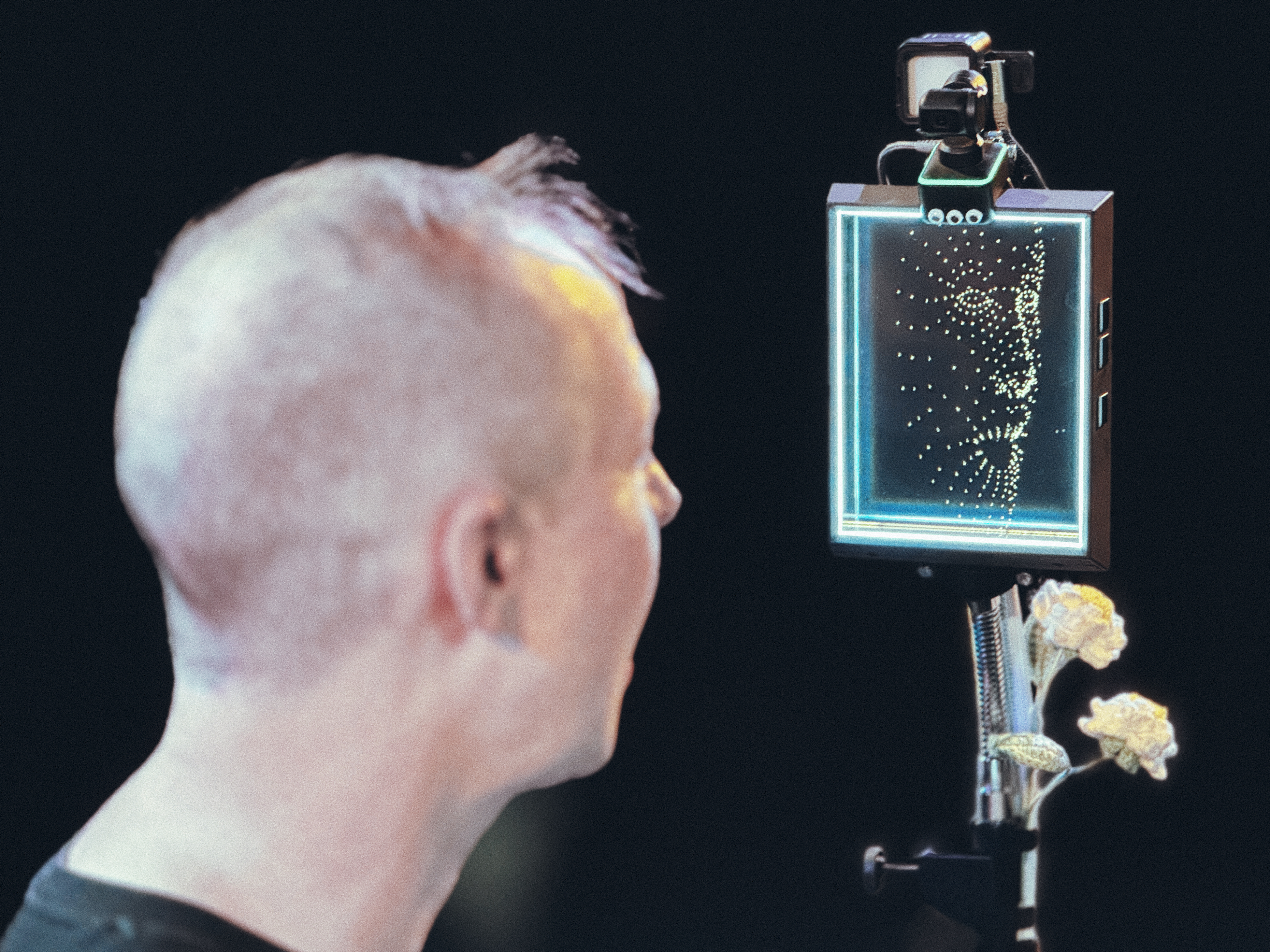 A person demonstrating how to use the PhotoSYNTH 4D with a holographic display